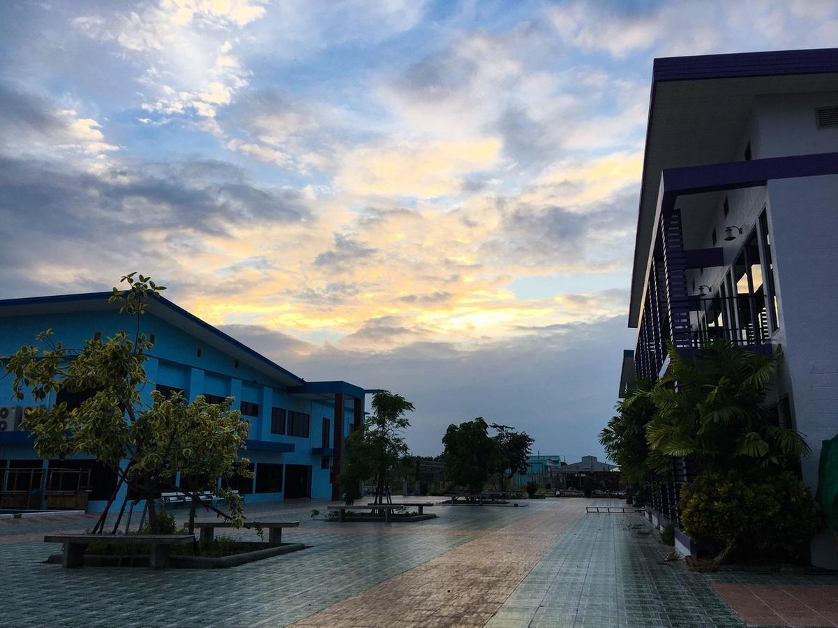 Menam Resort Nakhon Pathom Exterior foto